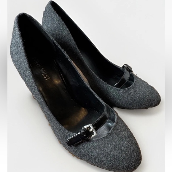 (7.5.) NINE WEST Dark Gray Textile Tall Heeled Shoes w/ Patent Leather - Picture 1 of 12